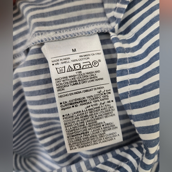 NWOT Old Navy Button Down Boyfriend Shirt Size Medium - Picture 4 of 5